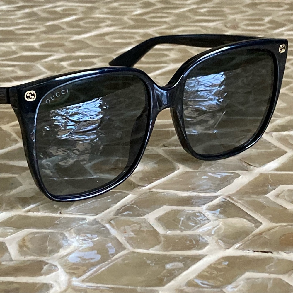 Gucci Square Acetate Sunglasses w/ Interlocking G Detail - Picture 10 of 12